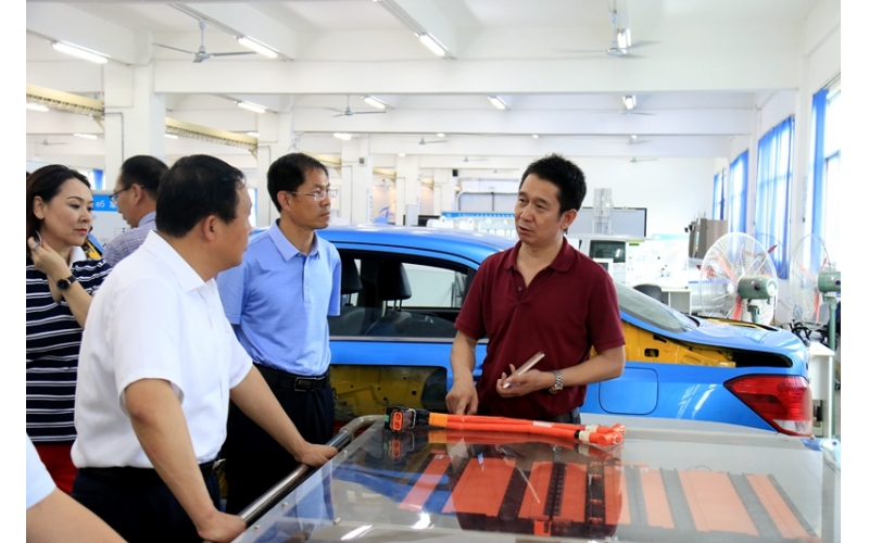 烏蘭察布副市長于海宇一行考察我司風(fēng)向標(biāo)，對接ppp模式／校企合作