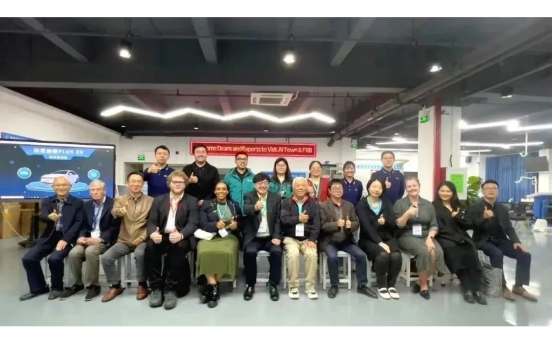 南科大工學院院長徐政和院士攜國內(nèi)外專家一行蒞臨風向標